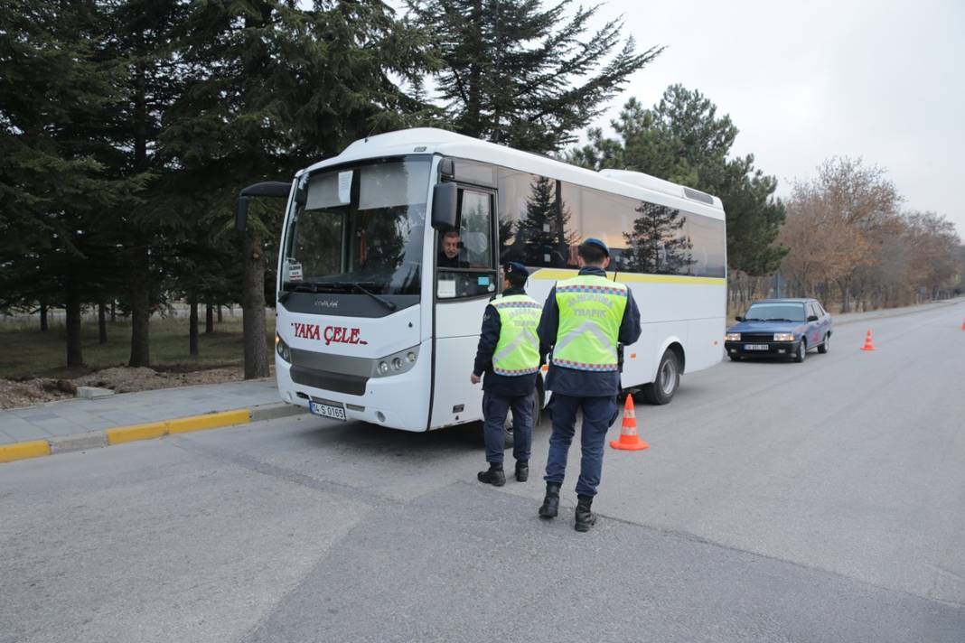 Araç sahipleri için zorunlu uygulama başladı: Bir ilde sıkı denetim var, cezası 1152 TL 10